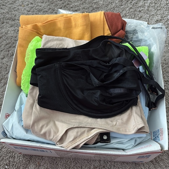 Mystery Box 📦 Mixed Apparel!! - Picture 16 of 16